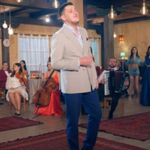 收聽Polifonia的Ta Shkrova Moj Një Leter (feat. Lok Komoni & Arshik Miftari)歌詞歌曲