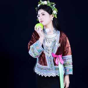 Listen to 人生的变化 (完整版) song with lyrics from 韦小麦