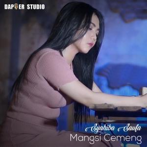 收聽Syahiba Saufa的Mangsi Cemeng歌詞歌曲