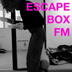 ดาวน์โหลดและฟังเพลง FM พร้อมเนื้อเพลงจาก Escape Box FM