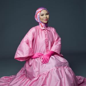 收听Aina Abdul的Gema Raya歌词歌曲