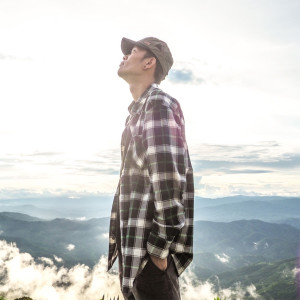 Listen to ฉันเชื่อในความฝัน song with lyrics from Snoopking