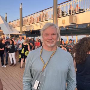 ดาวน์โหลดและฟังเพลง I dont remember your name พร้อมเนื้อเพลงจาก Ted Williams