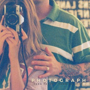 ดาวน์โหลดและฟังเพลง Photograph (Acoustic) พร้อมเนื้อเพลงจาก Jada Facer