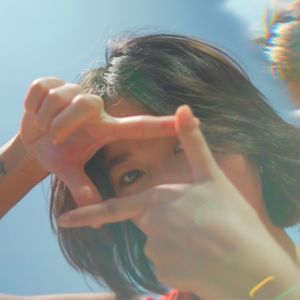 Dengarkan lagu เธอว่าไง (Be My Boo) (Explicit) nyanyian 2000 dengan lirik