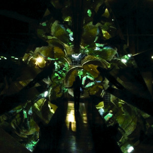 收聽My Morning Jacket的Holdin On To Black Metal歌詞歌曲