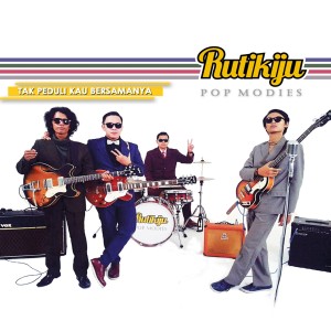 Dengarkan Tak Peduli Kau Bersamanya lagu dari RUTIKIJU dengan lirik