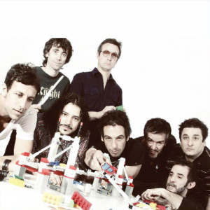 ดาวน์โหลดและฟังเพลง Can't Take My Eyes Off of You / Cómo Le Digo พร้อมเนื้อเพลงจาก La Franela