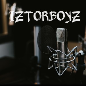 Dengarkan lagu The Freshmen Cypher nyanyian IZTORBOYZ dengan lirik