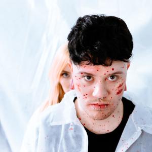 ดาวน์โหลดและฟังเพลง Party of One พร้อมเนื้อเพลงจาก Parallels