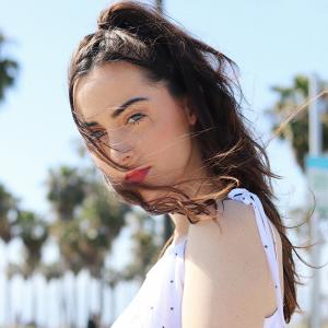 ดาวน์โหลดและฟังเพลง Oh พร้อมเนื้อเพลงจาก Desanka