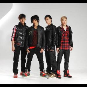 Listen to 如果...愛很簡單 song with lyrics from Bro5