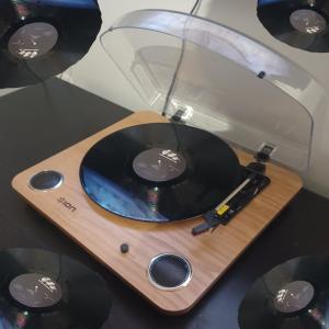 收聽Koffdrop的Vinyl (feat. Scart) (Explicit)歌詞歌曲