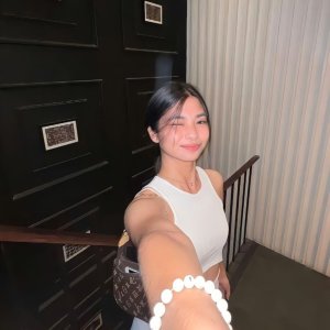 Dengarkan Kaka Baju Hitam (Remix) lagu dari EGI MANTAZI dengan lirik