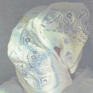 ดาวน์โหลดและฟังเพลง White! พร้อมเนื้อเพลงจาก Beecher