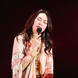 Listen to Chia Tay (Live) song with lyrics from My Tam