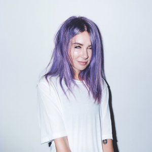 ดาวน์โหลดและฟังเพลง Okay พร้อมเนื้อเพลงจาก Alison Wonderland