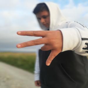 收聽Jezz的La Morena歌詞歌曲