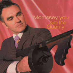 ดาวน์โหลดและฟังเพลง First of the Gang to Die พร้อมเนื้อเพลงจาก Morrissey