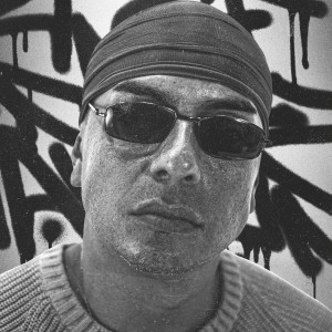 ดาวน์โหลดและฟังเพลง Espejos พร้อมเนื้อเพลงจาก Dibujo MC