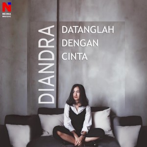 收听Diandra的Datanglah Dengan Cinta歌词歌曲