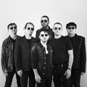 Dengarkan lagu Piosenka antyświąteczna nyanyian Sztywny Pal Azji dengan lirik