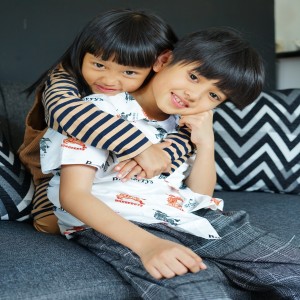 Listen to Kesayanganku song with lyrics from Bintang dan Gemintang