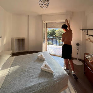 ดาวน์โหลดและฟังเพลง Superstar พร้อมเนื้อเพลงจาก Aitor