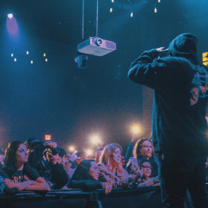 Dengarkan lagu Guilag nyanyian KAADENZE dengan lirik