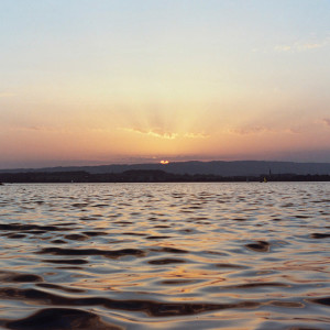 收聽kust的Sunburst歌詞歌曲