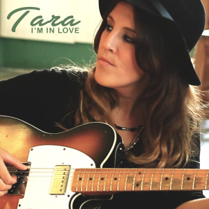 Dengarkan I'm in Love (其他) lagu dari Tara dengan lirik