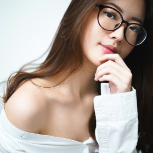 收听Valerie Pola的Hujan Menjadi Cerah歌词歌曲