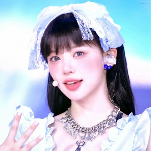 Listen to Magnetic (cover: ILLIT) (完整版) song with lyrics from Suemee57