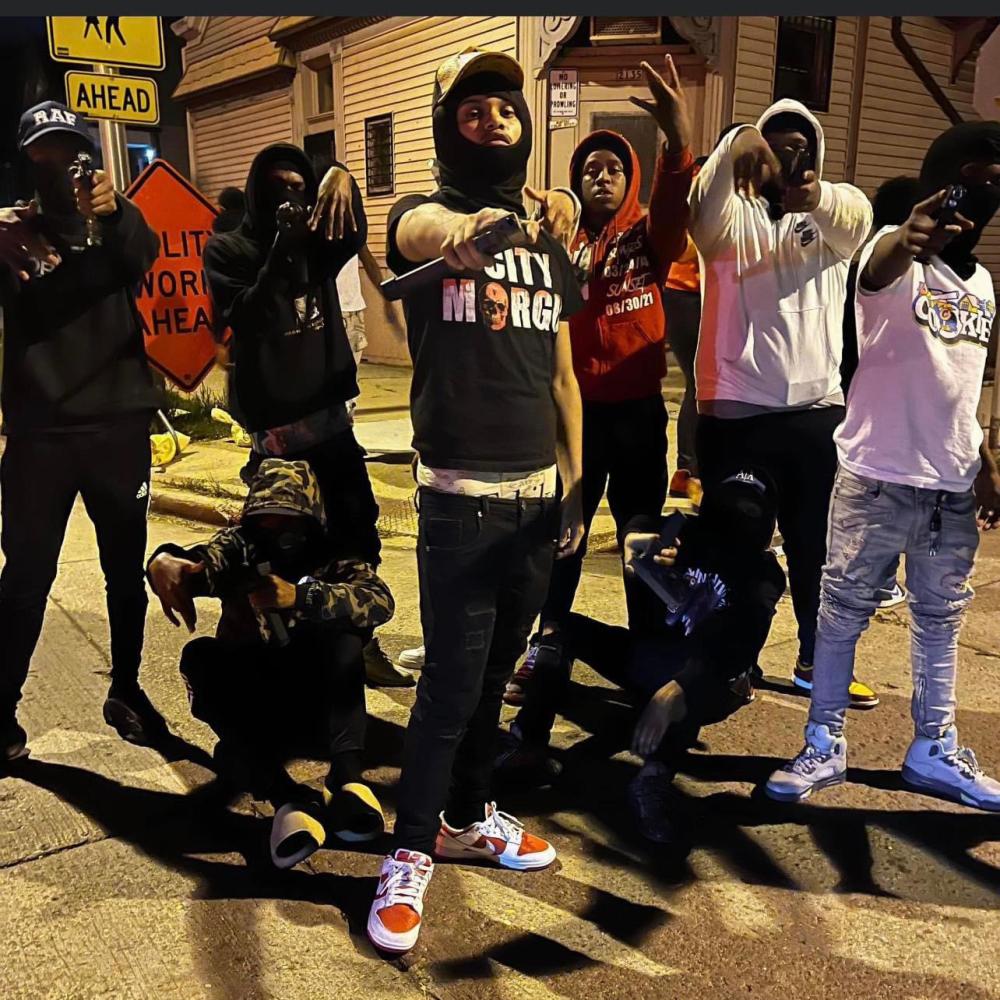 Get Busy Or Get Down (Bbm Diss) (feat. Gbg Lil James) (Explicit)