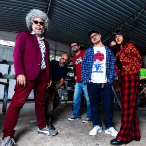 Dengarkan lagu Essa fala nyanyian Pic-Nic dengan lirik