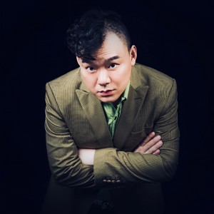 Dengarkan lagu 男人最痴情(DJQQ版） (完整版) nyanyian 路童 dengan lirik