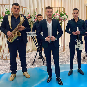 收听Catalin Rus的Cine Te-Ar Iubi歌词歌曲