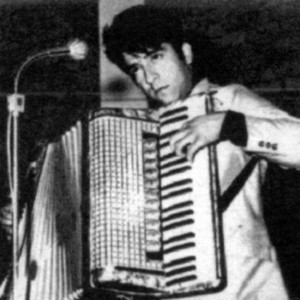 Dengarkan Delema Har Che Raish Khasta lagu dari Ahmad Zahir dengan lirik