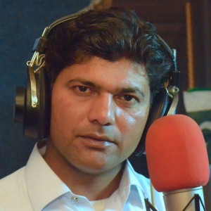 Dengarkan lagu Za Walar Pa Intezar Yem nyanyian Adil Nawaz Swabi dengan lirik