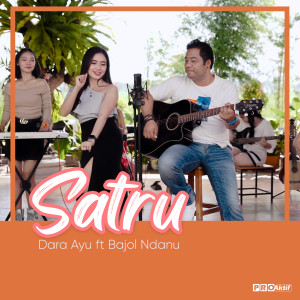 收聽Dara Ayu的Satru歌詞歌曲