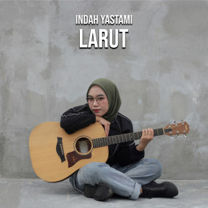 Dengarkan Larut lagu dari Indah Yastami dengan lirik