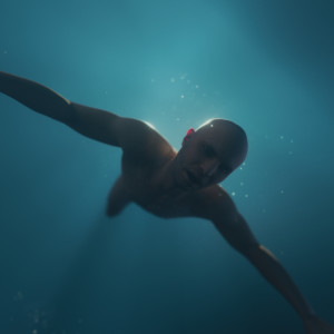 ดาวน์โหลดและฟังเพลง Okay พร้อมเนื้อเพลงจาก Autre Ne Veut