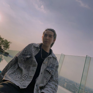 Dengarkan งามงอน lagu dari MIXSJAY dengan lirik