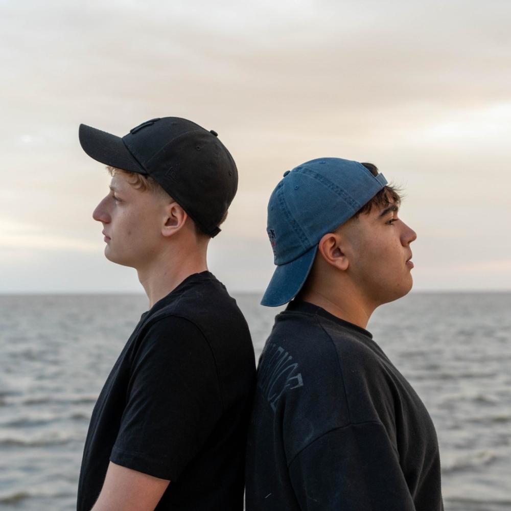 AMOR DE VERANO (feat. SHEL-B) (Explicit)