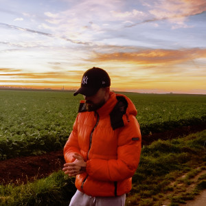 Listen to Далеко song with lyrics from Jecito