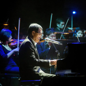Listen to Han Feng song with lyrics from 刘家昌