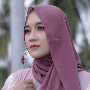Dengarkan Seharusnya Kau Tak Bersamaku lagu dari Gisma Wandira dengan lirik
