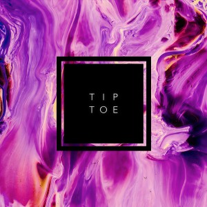 ดาวน์โหลดและฟังเพลง Tip Toe พร้อมเนื้อเพลงจาก Tyzo Bloom