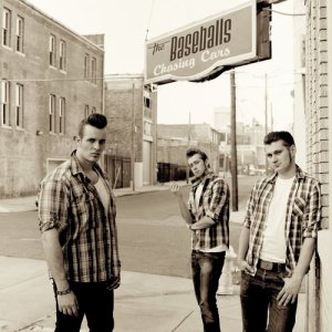 ดาวน์โหลดและฟังเพลง Chasing Cars (Album Version) พร้อมเนื้อเพลงจาก The Baseballs