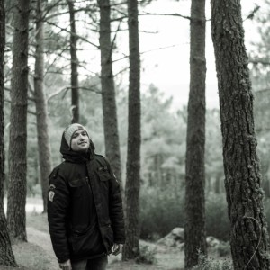 Dengarkan Lejos de todo (Explicit) lagu dari Caiser dengan lirik